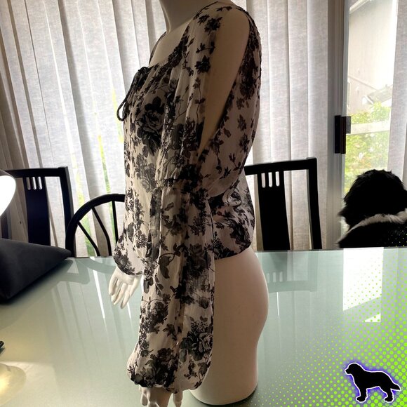 Sheer Black and White Rose Printed Off the Shoulder Slit Arm Top Size 4 / 6 S - Picture 4 of 6